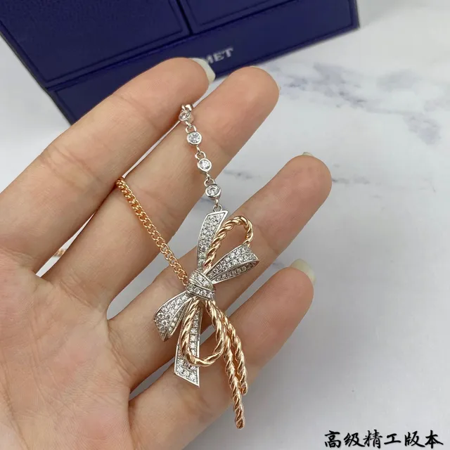 Van Cleef & Arpels Sweet Alhambra Or bicolore Pavé Diamant Collier à nœud 8