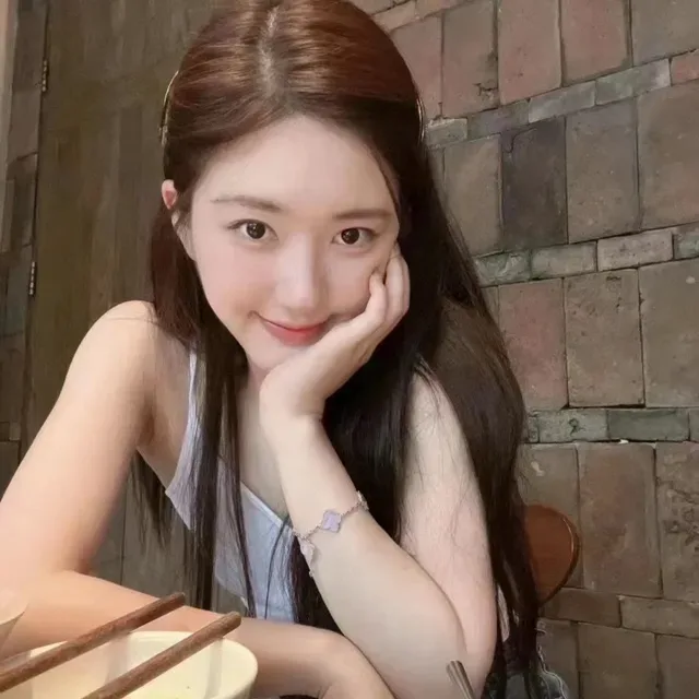 Van Cleef & Arpels Alhambra Five Motif Pale Lavender Stone Bracelet 4