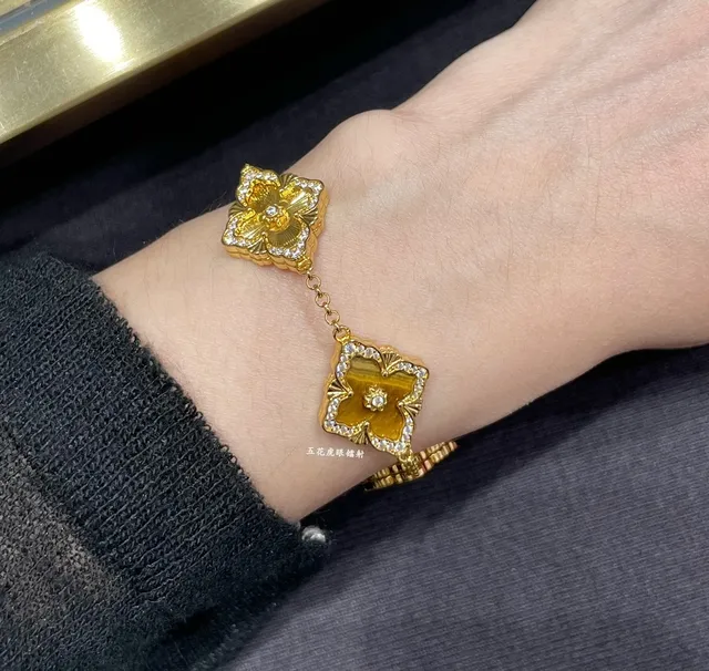 Van Cleef & Arpels Alhambra Five Motif Tiger's Eye et Diamond bracelet 8