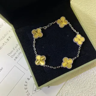 Van Cleef & Arpels Alhambra Five Motif سوار ذهب أصفر وذهب أبيض