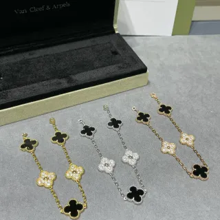 Van Cleef & Arpels Alhambra চার পাতার ক্লোভার ব্রেসলেট