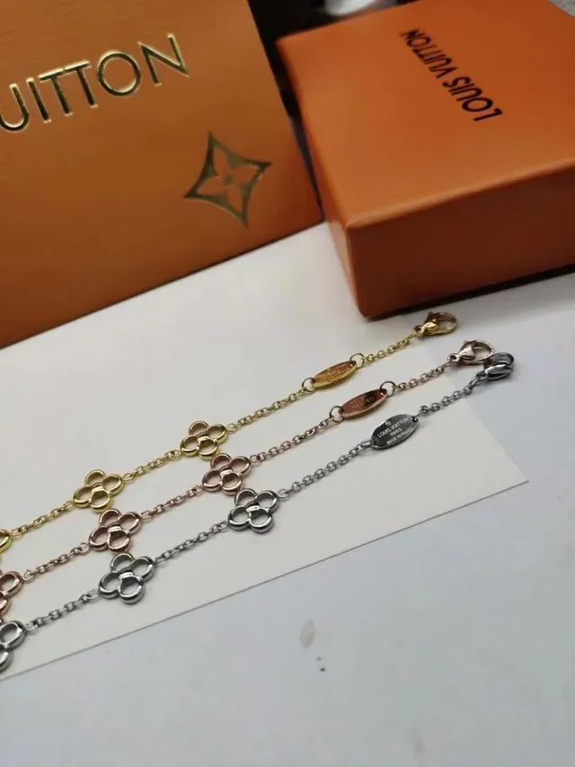 Van Cleef & Arpels Alhambra Trèfle à Quatre Feuilles Or Rose Bracelet 3
