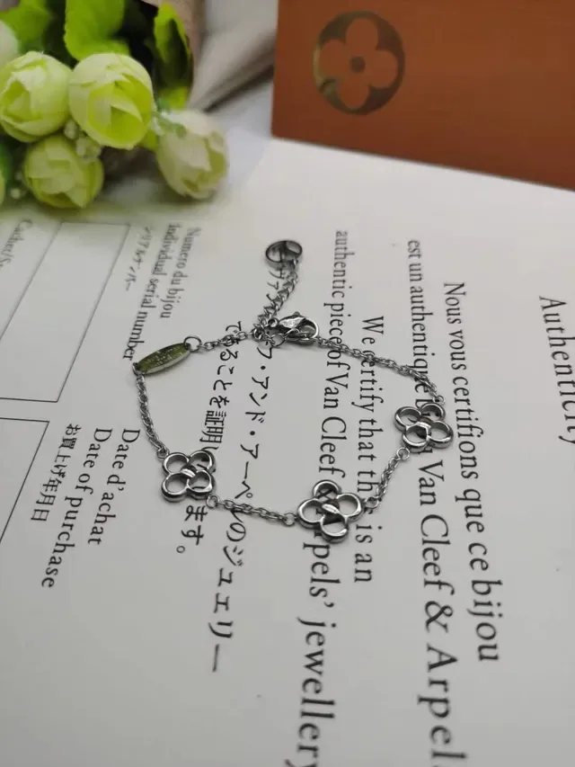 Van Cleef & Arpels Alhambra Trèfle à Quatre Feuilles Or Rose Bracelet 8
