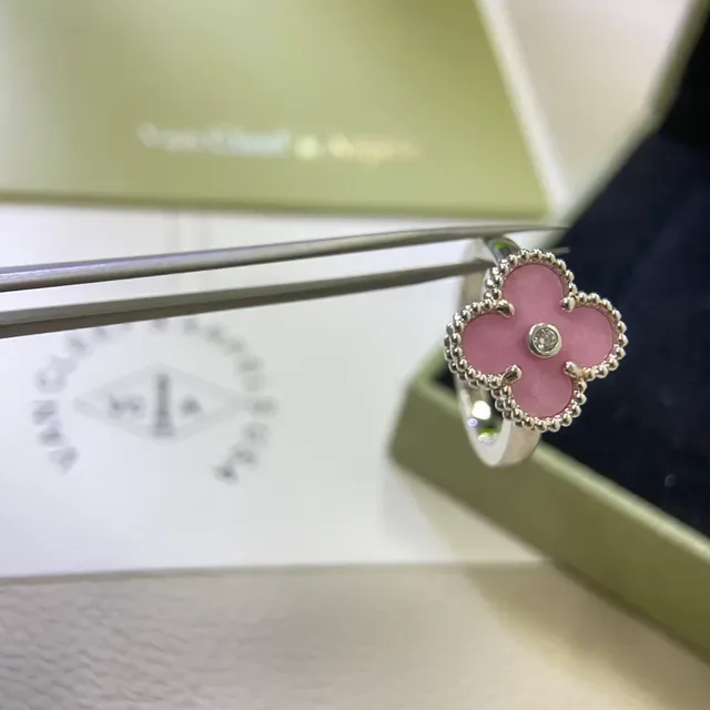 Bagues Van Cleef & Arpels Alhambra Émail Rose Motif Trèfle 2