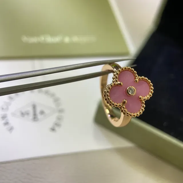 Bagues Van Cleef & Arpels Alhambra Émail Rose Motif Trèfle 3