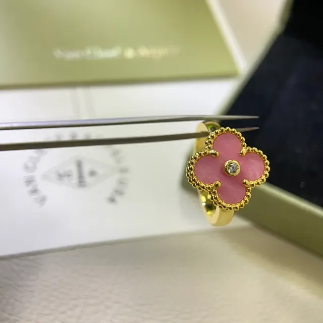 Bagues Van Cleef & Arpels Alhambra Émail Rose Motif Trèfle 4