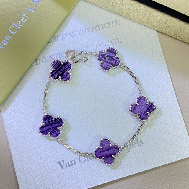 Van Cleef & Arpels Alhambra Colar de Trévo de Quatro Folhas em Pedra Marmorizada Roxa 4
