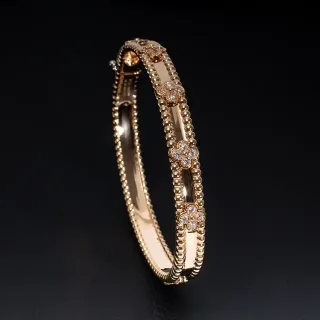 Van Cleef & Arpels Alhambra ذهب وردي ماس رباعي الأوراق خرز سوار