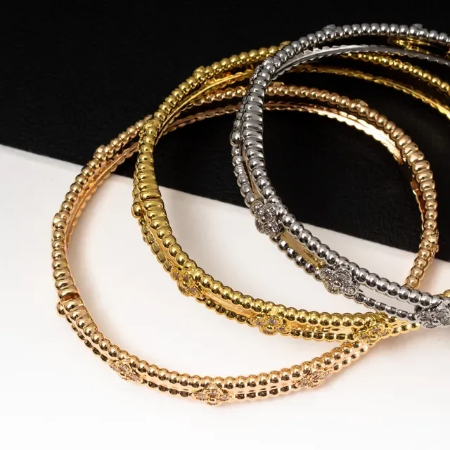 Van Cleef & Arpels Alhambra Bracelete de Ouro Rosa com Diamantes Quatrofolha Pérolas 2