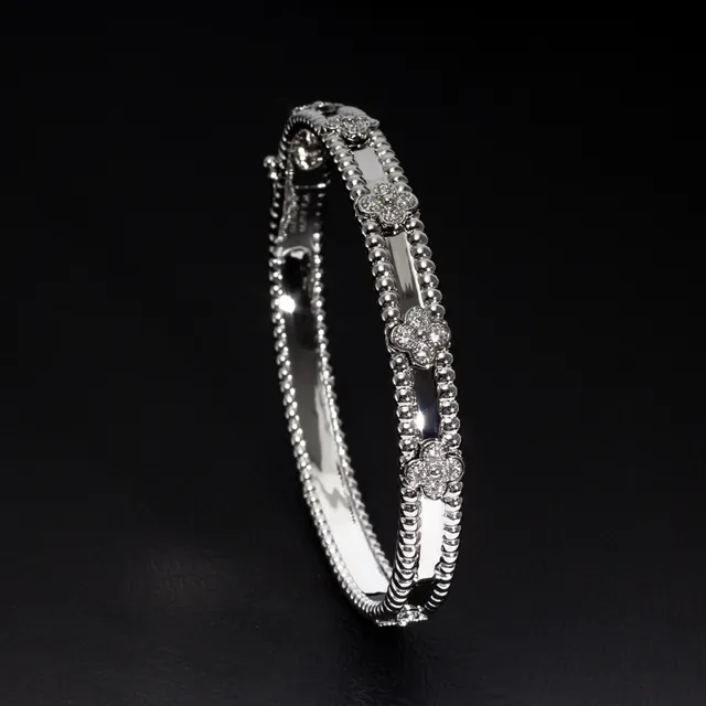 Van Cleef & Arpels Alhambra Bracelete de Ouro Rosa com Diamantes Quatrofolha Pérolas 5
