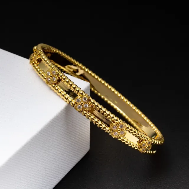 Van Cleef & Arpels Alhambra Bracelete de Ouro Rosa com Diamantes Quatrofolha Pérolas 7