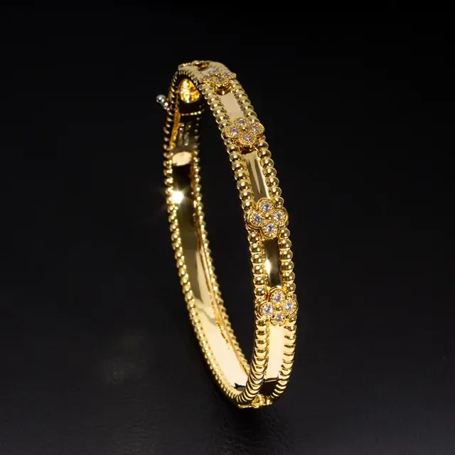 Van Cleef & Arpels Alhambra Bracelete de Ouro Rosa com Diamantes Quatrofolha Pérolas 8