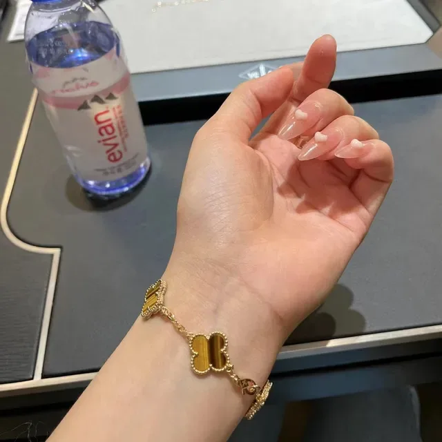 Van Cleef & Arpels Alhambra عين النمر سوار أربعة أنماط 3