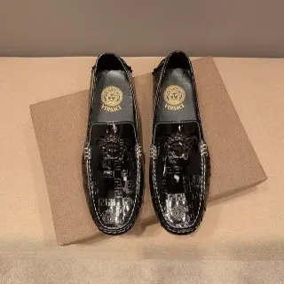 Versace काली गोल्ड चमकदार पेटेंट लेदर नक्काशी मेडूसा हेड लोफर