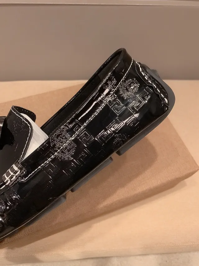 Versace Chaussure Noire Dorée Brillante en Cuir Verni Sculptée Tête de Méduse Loafer 7