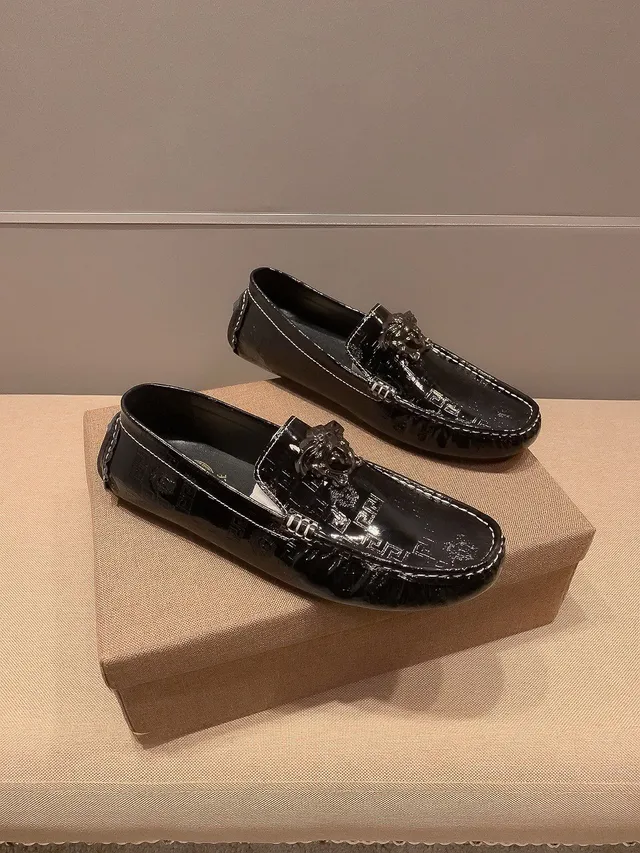 Versace Chaussure Noire Dorée Brillante en Cuir Verni Sculptée Tête de Méduse Loafer 8