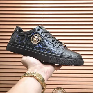Versace Chain Reaction 黑色和蓝色花卉美杜莎生活方式运动鞋