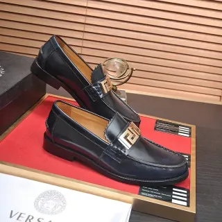 Versace Chain Reaction Cuero Negro Greca Hebilla Loafers