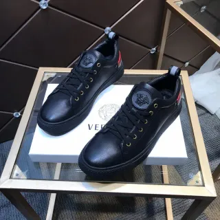 Versace Chain Reaction काला चमड़ा लाइफस्टाइल स्नीकर