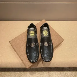 Versace Chain Reaction Zapatos Mocasin de Cuero Negro con Hebilla Medusa