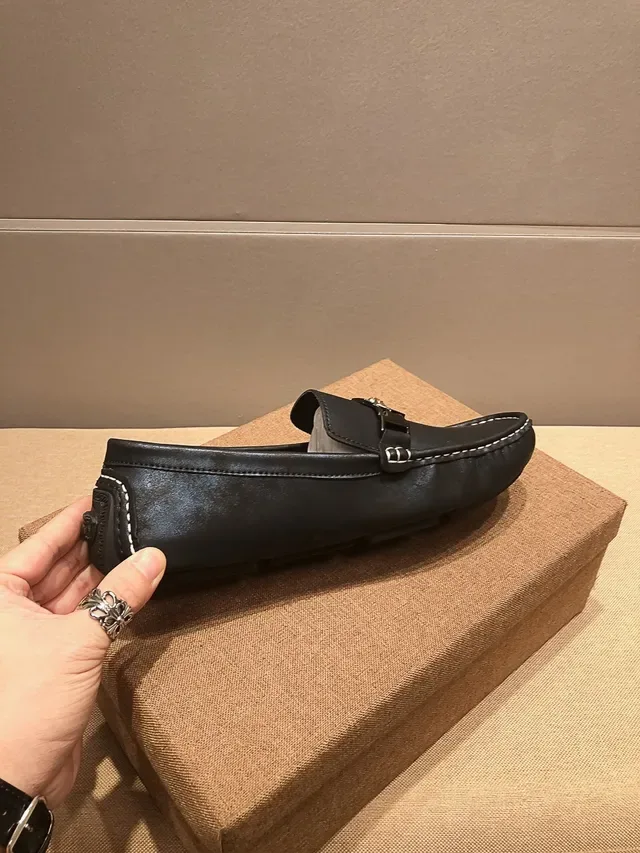 Versace Chain Reaction Mocassins en Cuir Noir avec Boucle Medusa 3