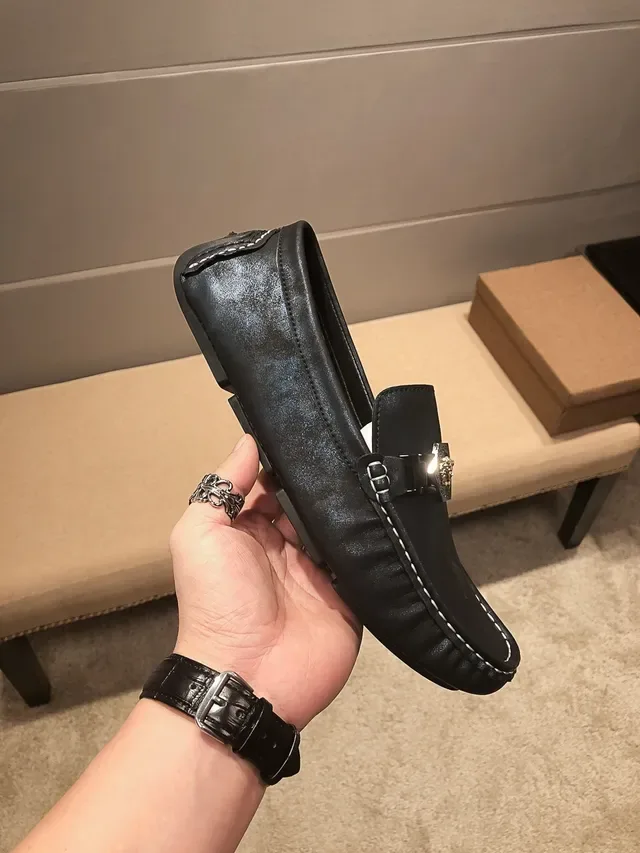 Versace Chain Reaction Mocassins en Cuir Noir avec Boucle Medusa 8