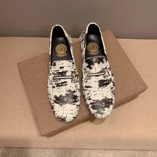Versace Chain Reaction distressed black-and-white लूफर्स