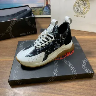 Versace Chain Reaction मार्बल्ड काला और सफेद लाइफस्टाइल स्नीकर