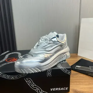 Versace Chain Reaction धातु चांदी जीवनशैली जूते