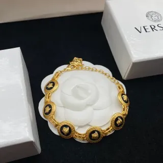 Versace Greca Odissea Medusa Medallion Pulsera tono dorado esmalte negro