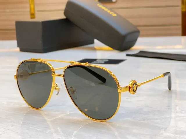 Versace Medusa Aviateur Doré et Bleu Marine Lunettes de Soleil 3