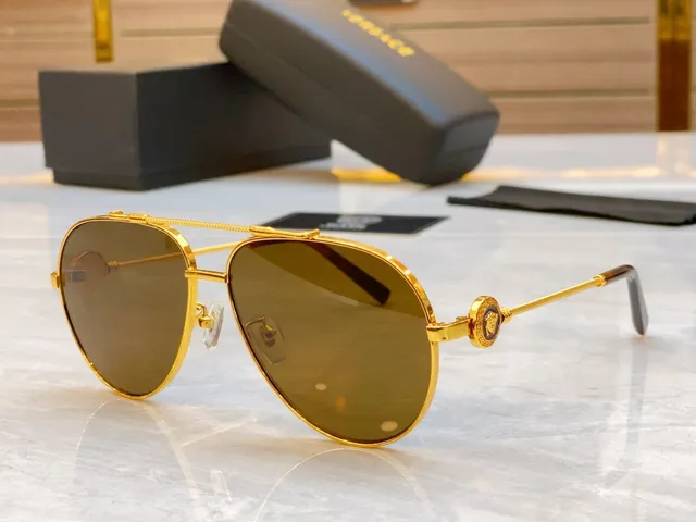 Versace Medusa Aviateur Doré et Bleu Marine Lunettes de Soleil 7