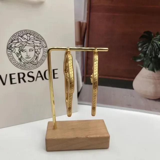 Versace Medusa أقراط دائرية ذهبية غير منتظمة معلقة تعويذة 2