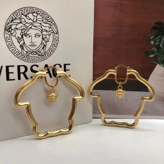 Versace Medusa أقراط دائرية ذهبية غير منتظمة معلقة تعويذة 3