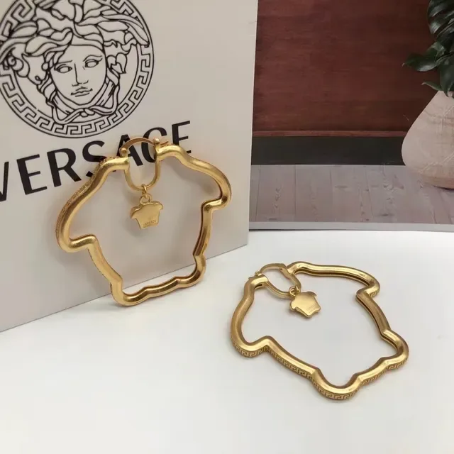 Versace Medusa أقراط دائرية ذهبية غير منتظمة معلقة تعويذة 4