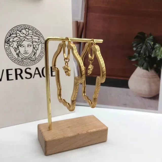 Versace Medusa أقراط دائرية ذهبية غير منتظمة معلقة تعويذة 6