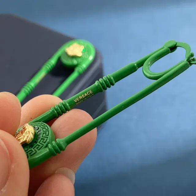Versace Medusa Safety Pin Boucles d'oreilles Rose et Or 4