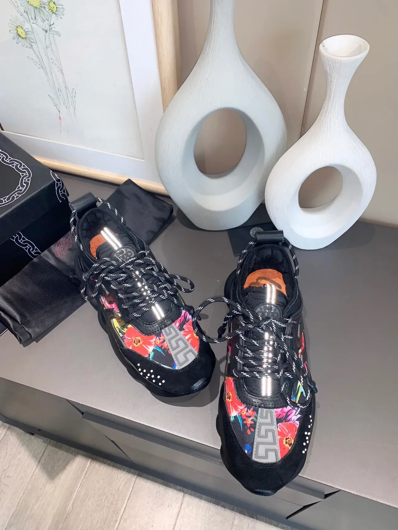 Versace Odissea Tênis Chunky Pretos Sola Multicolor Estampa Floral Superior 7
