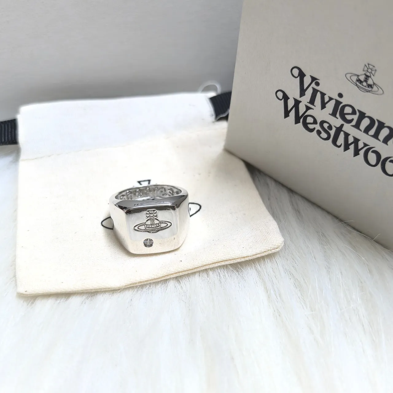 Vivienne Westwood Orb Signet Ring en tons or et argent 3