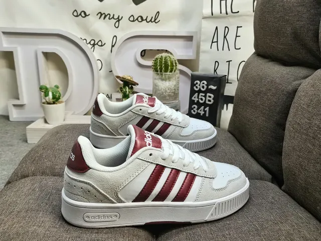 Adidas بيج أبيض أحذية رياضية نمط حياة منخفضة الارتفاع جلد ناعم ونسيج 21
