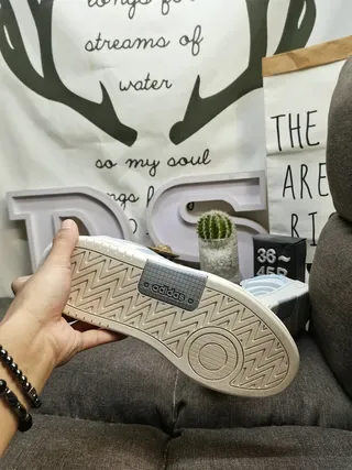 Adidas بيج أبيض أحذية رياضية نمط حياة منخفضة الارتفاع جلد ناعم ونسيج 24