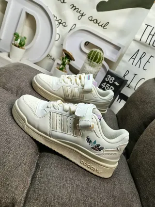 Adidas Beige White Low-Top Velcro Strap Lifestyle Sneakers 7