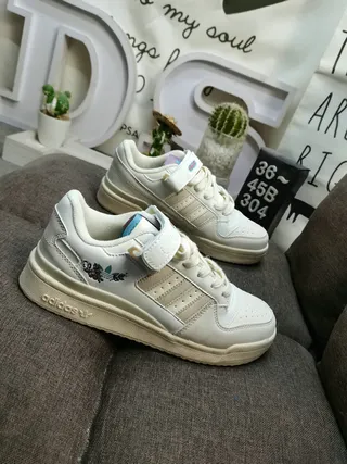 Adidas Beige White Low-Top Velcro Strap Lifestyle Sneakers 9