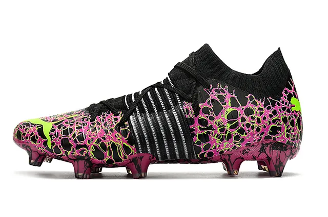 Adidas Chaussures de football noir rose avec overlay de motif de craquelure, accents vert lime néon, surface ferme 22