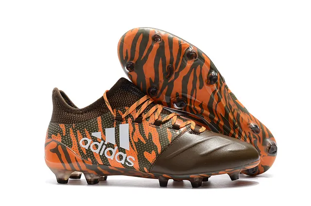 Adidas Noir Rouge Coupe Basse Col de Chaussette Système de Lacets Asymétrique Terrain Ferme Chaussures de Football 11