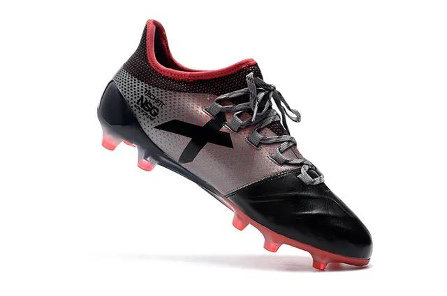 Adidas Noir Rouge Coupe Basse Col de Chaussette Système de Lacets Asymétrique Terrain Ferme Chaussures de Football 17