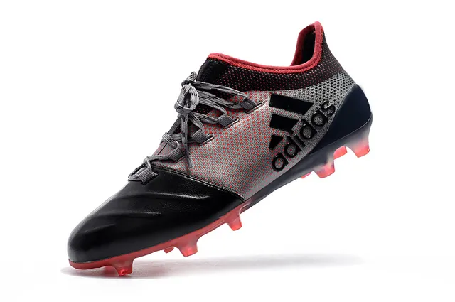 Adidas Noir Rouge Coupe Basse Col de Chaussette Système de Lacets Asymétrique Terrain Ferme Chaussures de Football 18