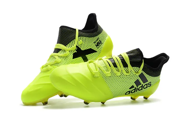Adidas Noir Rouge Coupe Basse Col de Chaussette Système de Lacets Asymétrique Terrain Ferme Chaussures de Football 22