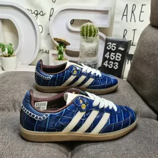 Adidas नीला भूरा मगरमच्छ-उभरा त्वचा ऊपरी तीन-धारी तरफ का पैनल जीवन शैली जूते