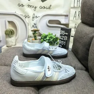 Adidas नीला भूरा लो-टॉप वेल्क्रो पट्टी ओवरले लाइफस्टाइल स्नीकर